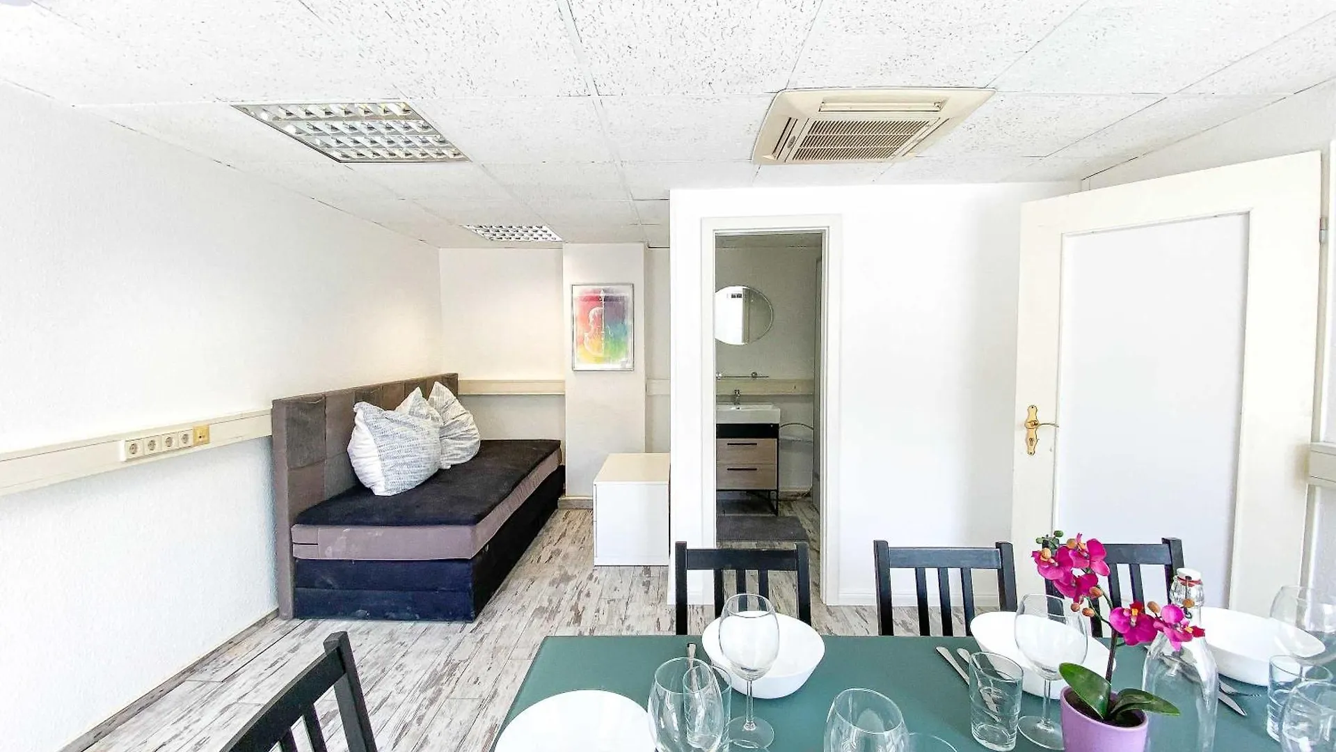 Apartment Top-Wohnung Fuer Gruppen 15 Min Zum Alex Parken Berlin Germany